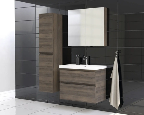 Kúpeľňa s umývadlovou skrinkou, zrkadlovou skrinkou a vysokou skrinkou pre usporiadané prostredie