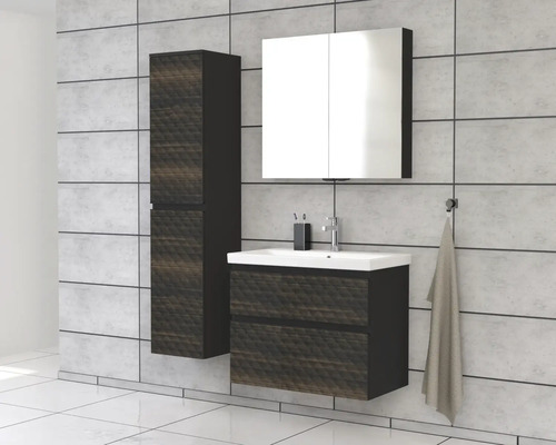 Kúpeľňa s umývadlom, zrkadlovou skrinkou a vysokou skrinkou