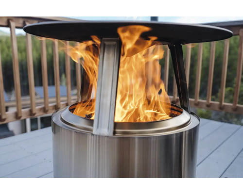 Ohnisko z nehrdzavejúcej ocele s plameňmi