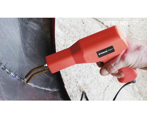 Zváračka plastov so sponami v prevádzke