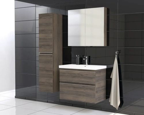 Kúpeľňa s umývadlom, zrkadlovou skrinkou a vysokou skrinkou