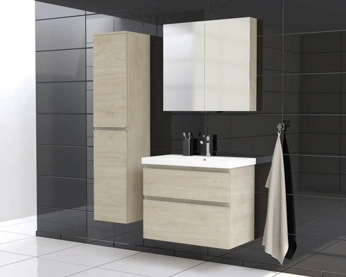 Kúpeľňa s umývadlom, zrkadlovou skrinkou a vysokou skrinkou