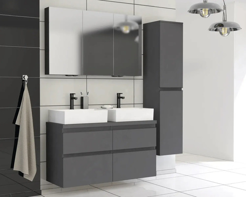 Moderná kúpeľňa s dvojitým umývadlom, zrkadlovou skrinkou a vysokou skrinkou