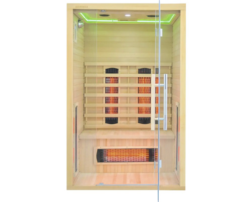 Vnútorný pohľad na infračervenú saunu so sklenenou prednou stenou, dreveným obložením a vykurovacími telesami.