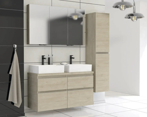 Moderná kúpeľňa s dvojitým umývadlom, zrkadlovou skrinkou a vysokou skrinkou