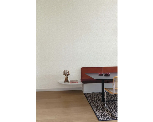 Návrh interiéru s tapetou, stolom, lavicou a kobercom v jedálni