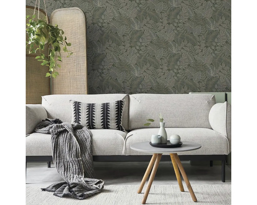 Obývacia izba s pohovkou, vankúšom, dekou a stolom