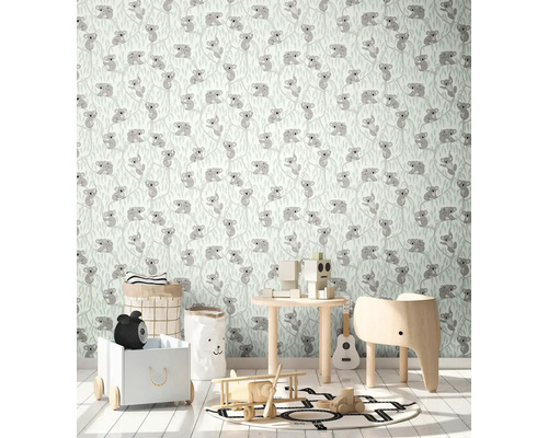 Detská izba s tapetou s motívom koaly a hračkami