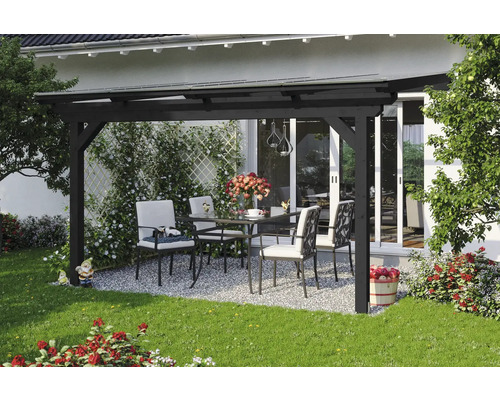 Zastrešenie terasy SKAN HOLZ Ancona 434 x 250 cm strecha terasy, antracitové lepené lamelové drevo Zastrešené posedenie so záhradným stolom a stoličkami v záhrade