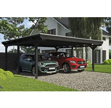 Drevený dvojitý prístrešok pre auto s dvoma parkujúcimi autami pred domom