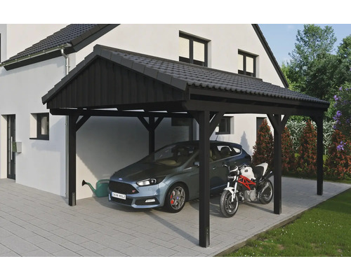 Drevený prístrešok pre auto s autom a motorkou na dvore