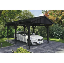 Auto pod dreveným prístreškom pre auto