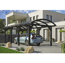 Drevený carport s autom pred moderným domom