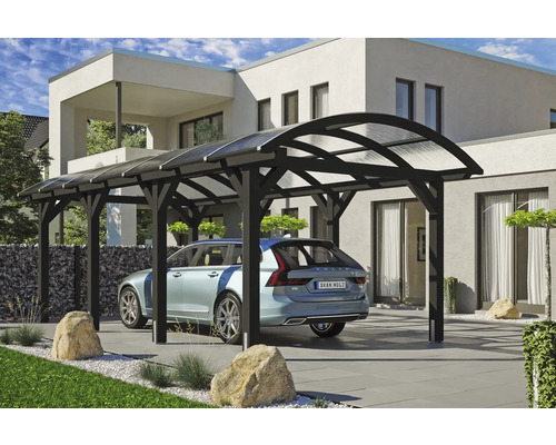 Drevený carport s autom pred moderným domom