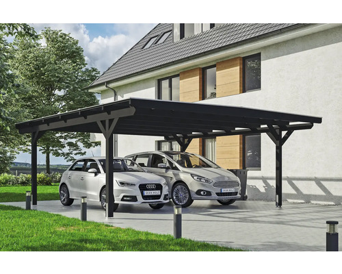 Dvojitý drevený prístrešok pre auto s dvoma zaparkovanými autami pred domom
