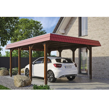 Drevený carport s taškovou strechou a autom