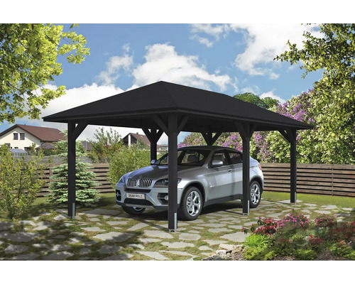 Auto pod dreveným prístreškom pre auto