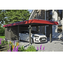 Prístrešok pre auto s kôlňou na náradie a zaparkovaným autom pred domom