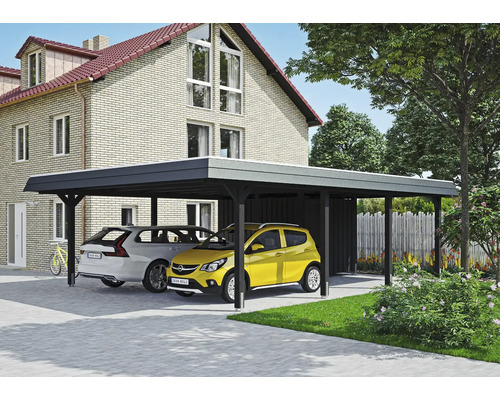 Prístrešok pre auto s dvoma zaparkovanými autami pred domom.