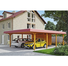 Drevený dvojitý prístrešok pre auto s dvoma zaparkovanými autami pred domom