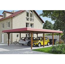 Drevený dvojitý carport s dvoma parkujúcimi autami pred domom