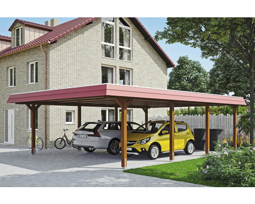 Drevený dvojitý carport s dvoma parkujúcimi autami pred domom