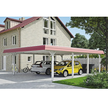 Drevený dvojitý prístrešok pre autá s dvomi parkujúcimi autami pred domom