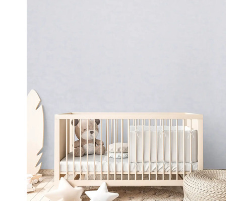 Detská izba s postieľkou, plyšovým medveďom a dekoráciou