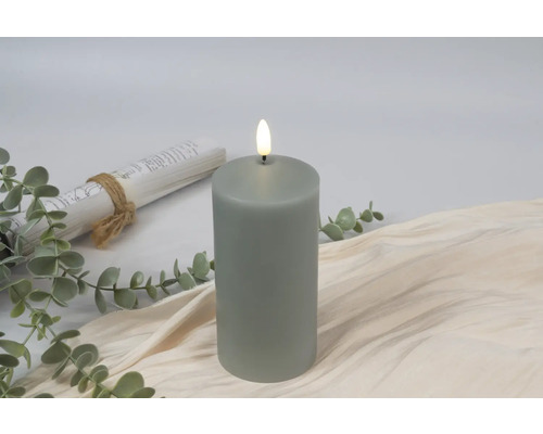 Dekoratívna sivá LED sviečka s umelým plameňom