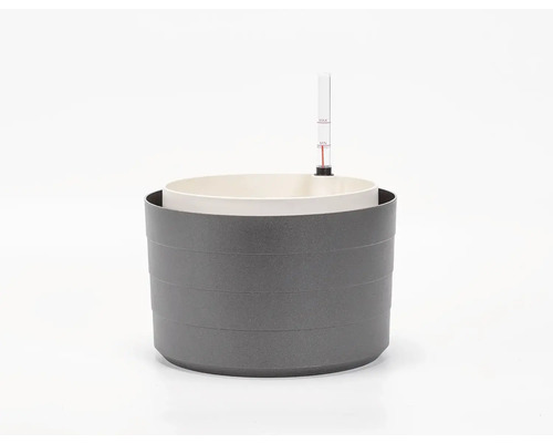 Kvetináč so zavlažovacím systémom a ukazovateľom hladiny vody