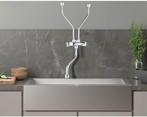 Kuchynský drez s vodovodnou batériou pre e-shop Hornbach.