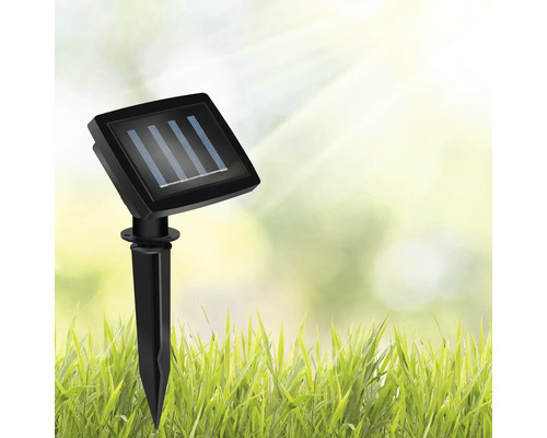 Solárna lampa do záhrady v trávniku