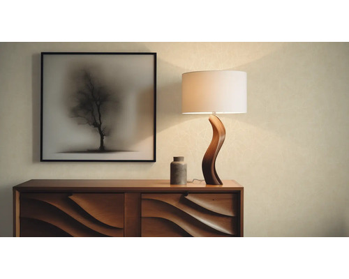 Dekoratívna scéna s komodou, lampou, obrazom a vázou