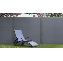 Záhradná scéna so zástenou a ležadlom