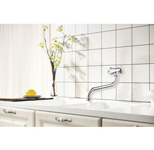 Kuchynský drez s jednopákovou batériou, armatúrou, obkladmi a dekoráciou