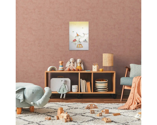 Detská izba s policami, hračkami a obrázkom slona