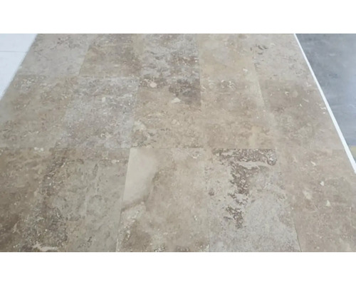 Podlahové dlaždice z travertínu