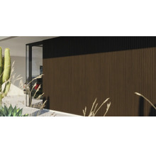 Moderný dizajn fasády s drevenými panelmi a oknami