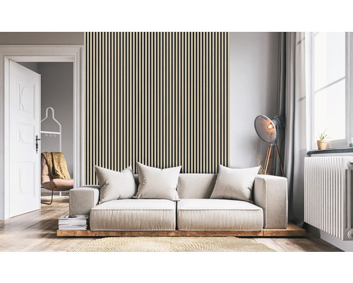 Obývacia izba s pohovkou a stenovými panelmi