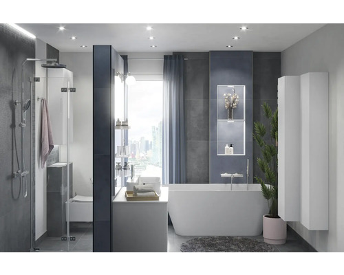 Moderná kúpeľňa so sprchou, vaňou, umývadlom a úložným priestorom