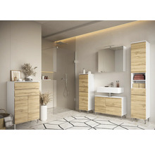 Svetlá kúpeľňa s umývadlom, zrkadlovou skrinkou, vysokou skrinkou a sprchovacím kútom