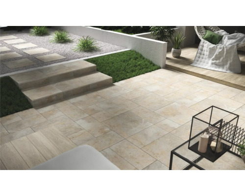 Terasa s kamennými schodmi a rastlinami