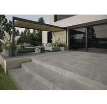 Terasa s dlaždicami, pergolou a posedením