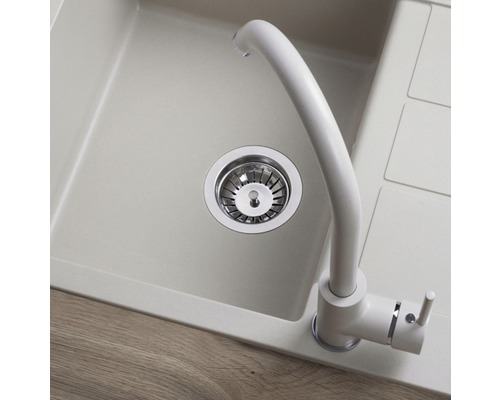 Kuchynský drez s odtokom a vodovodnou batériou