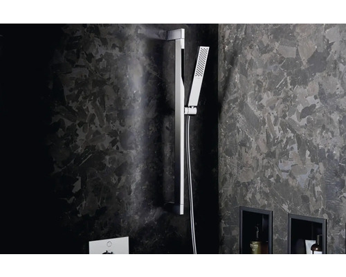 Sprchová hlavica s tyčou v sprche