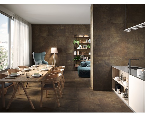 Svetlá obývacia izba s jedálenským stolom, stoličkami, policami a dlažbou s kamenným vzhľadom