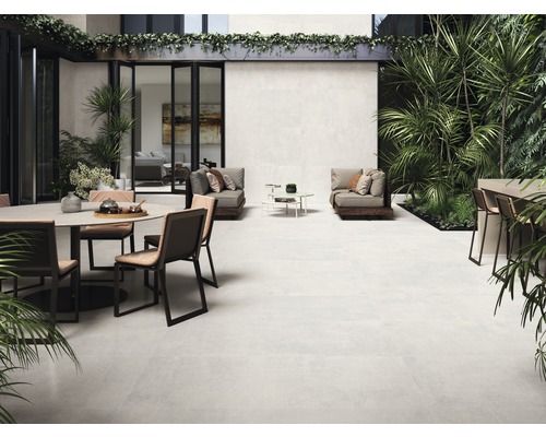 Terasa s dlažbou, posedením a rastlinami