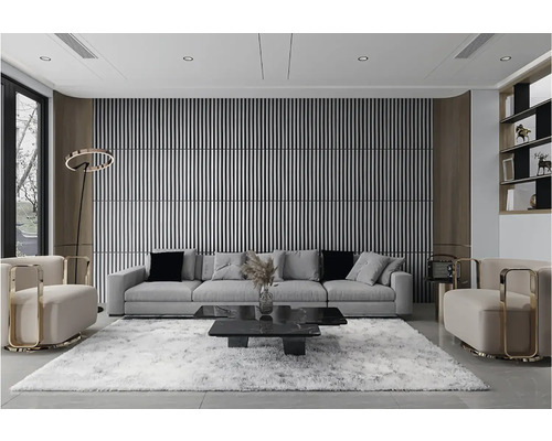 Obývacia izba s pohovkou, kreslami, konferenčným stolíkom a dekoratívnym obkladom stien