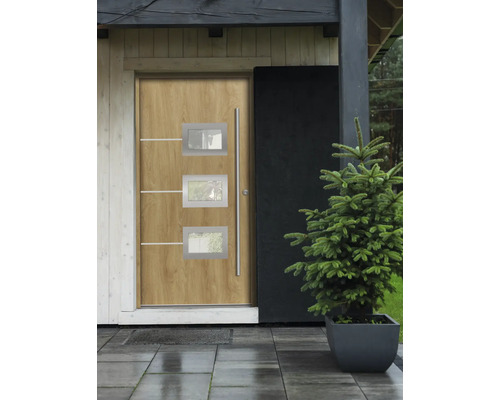 Vchodové dvere s tromi sklenenými výrezmi a dlhou kľučkou