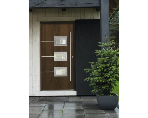 Drevené vchodové dvere s tromi oknami a kľučkou